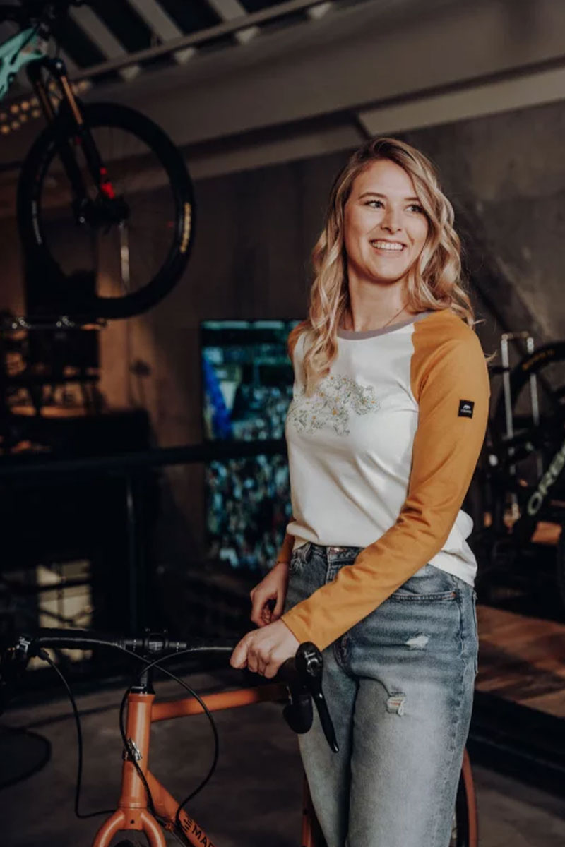 Ärmel, Person, Lächeln, Erwachsener, Frau